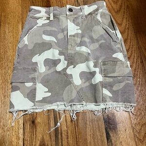 hollister camo skirt